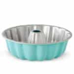 Kranzform von Pampered Chef aus Carbonstahl mit türkisem Vintage-Look und Antihaftbeschichtung, 26 cm Durchmesser, 2,75 Liter Fassungsvermögen, für Gugelhupf und andere Rührkuchen geeignet.